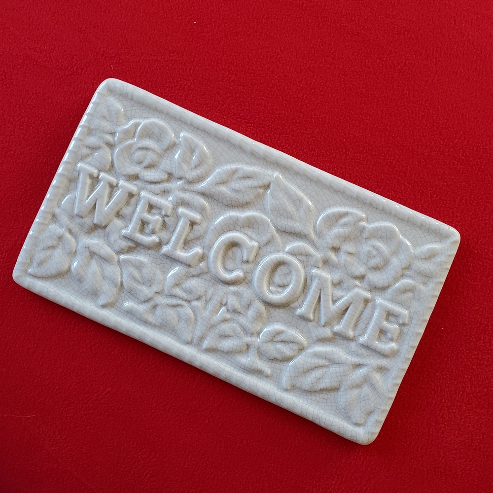 Unique White CRACKLE POTTERY Welcome Sign NWT